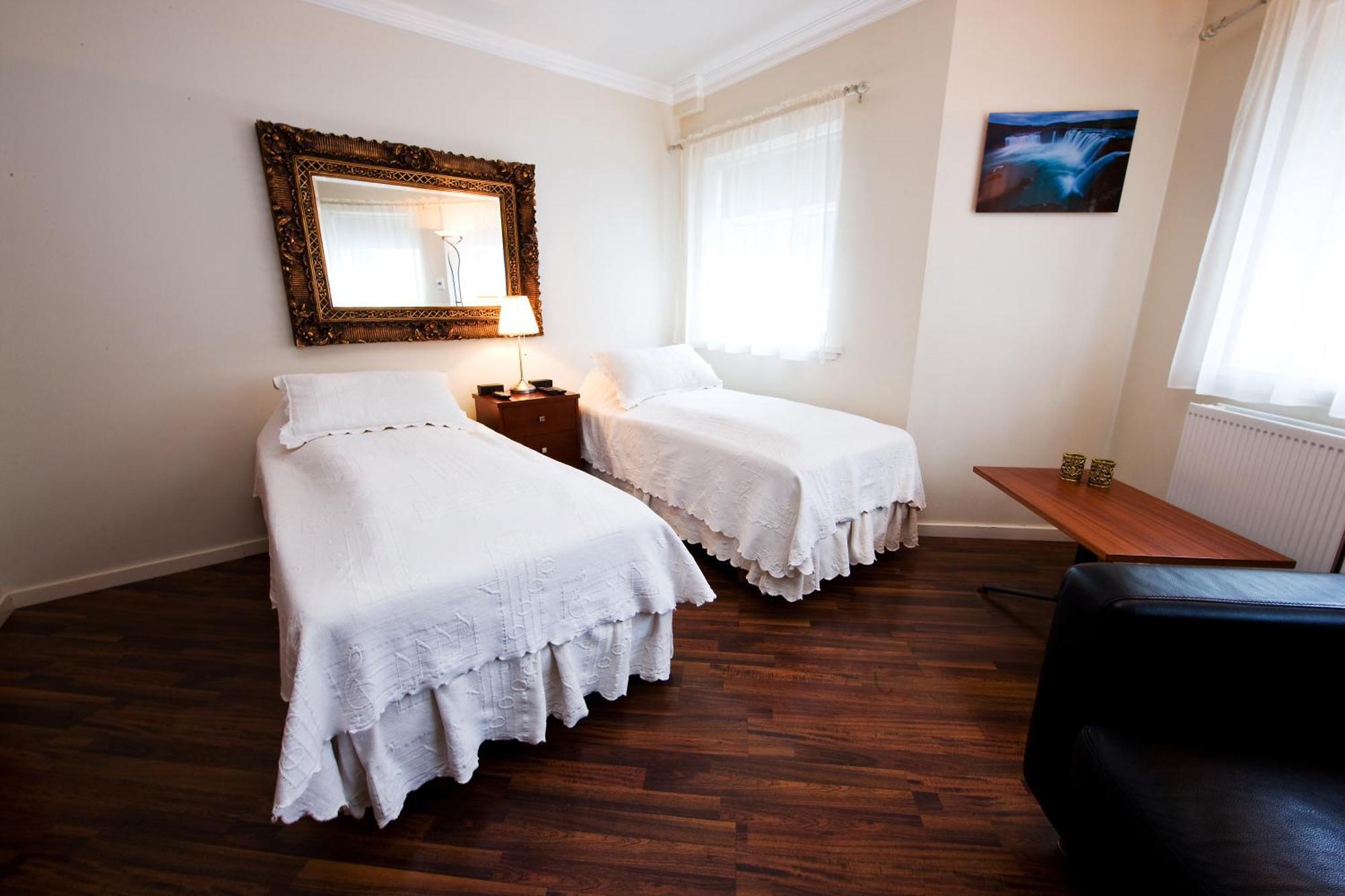 Bg4 Guesthouse Akureyri Bagian luar foto