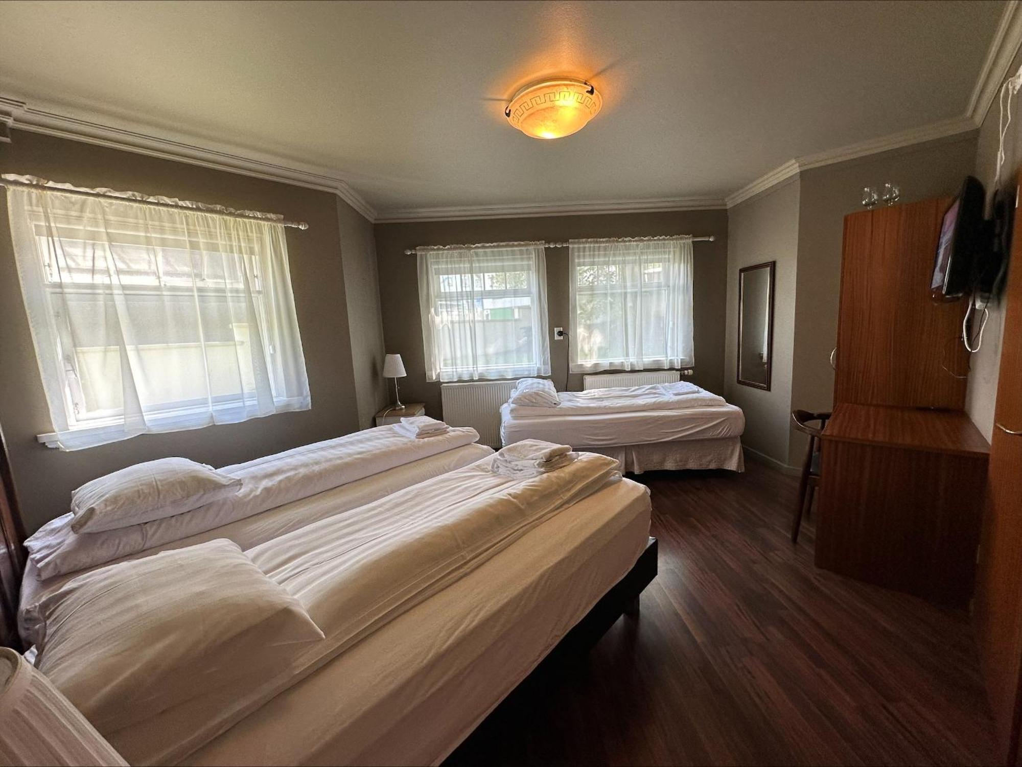 Bg4 Guesthouse Akureyri Bagian luar foto