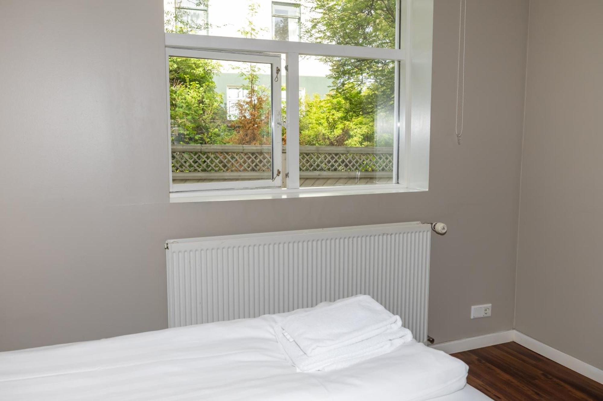 Bg4 Guesthouse Akureyri Bagian luar foto
