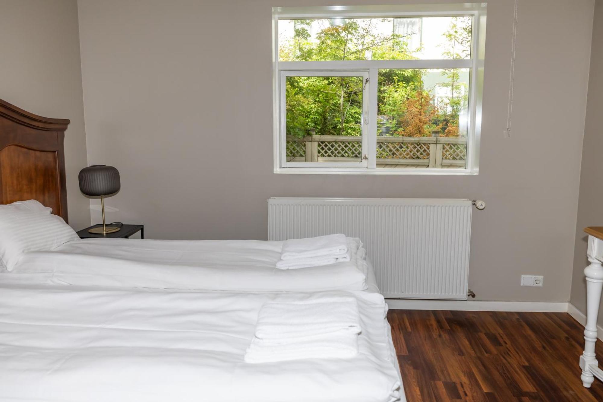 Bg4 Guesthouse Akureyri Bagian luar foto