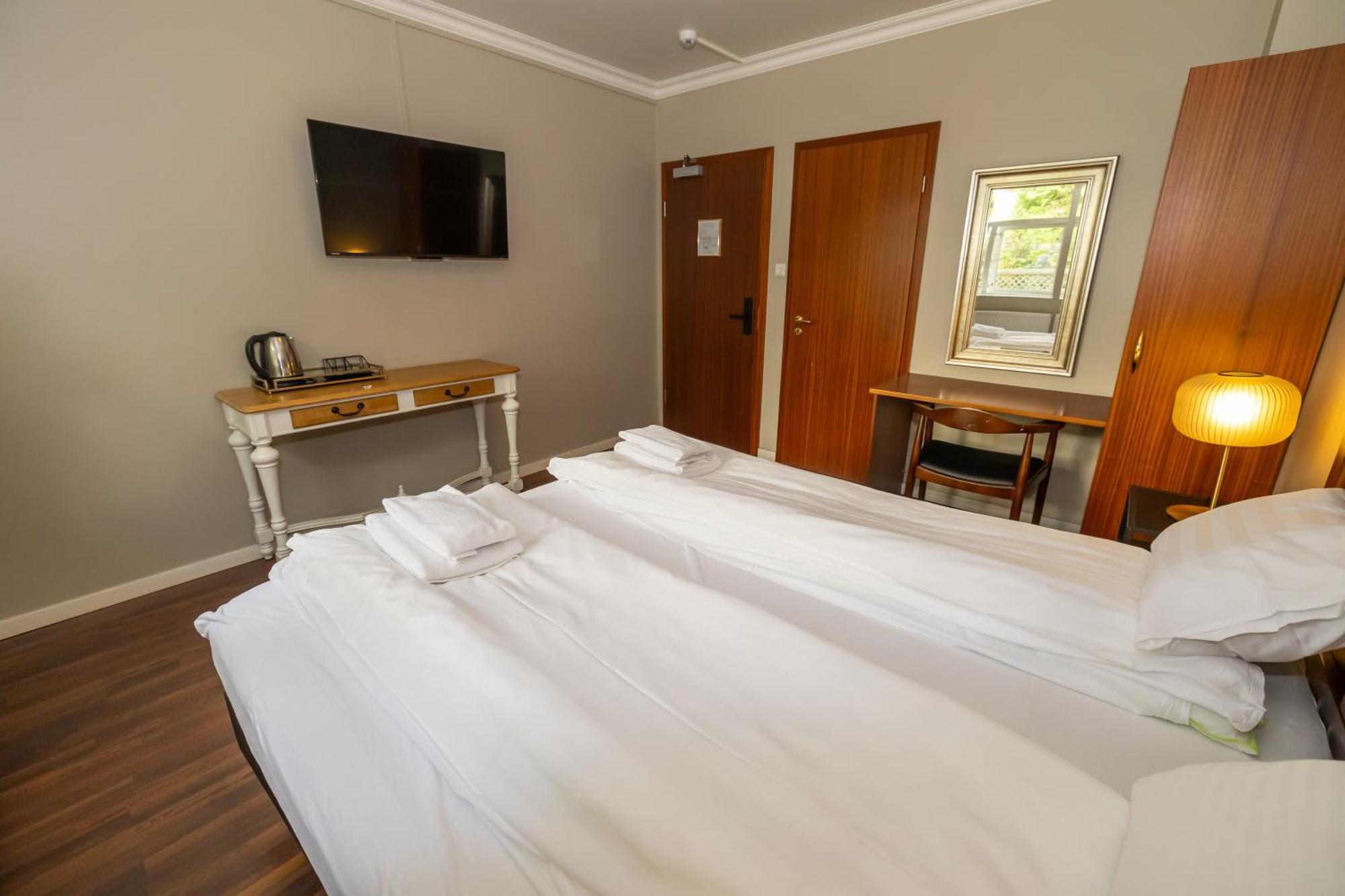 Bg4 Guesthouse Akureyri Bagian luar foto