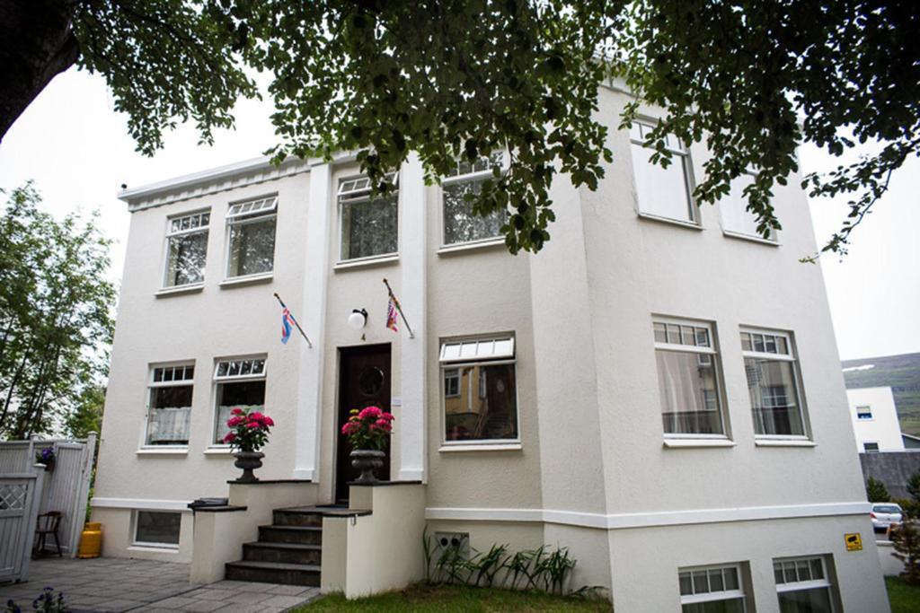 Bg4 Guesthouse Akureyri Bagian luar foto